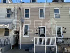 Building Photo - 715 Vander Ave