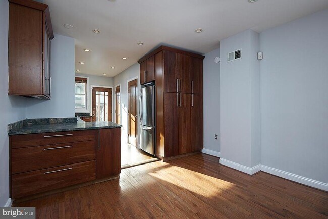 Foto del edificio - 964 Florida Ave NW