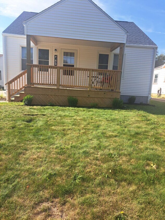 Primary Photo - COMPLETE Remodel 2 Bedroom / 1 Bath House