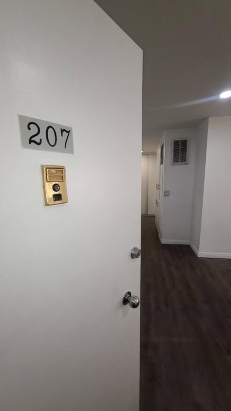 Foto del edificio - 1525 N Kenmore Ave