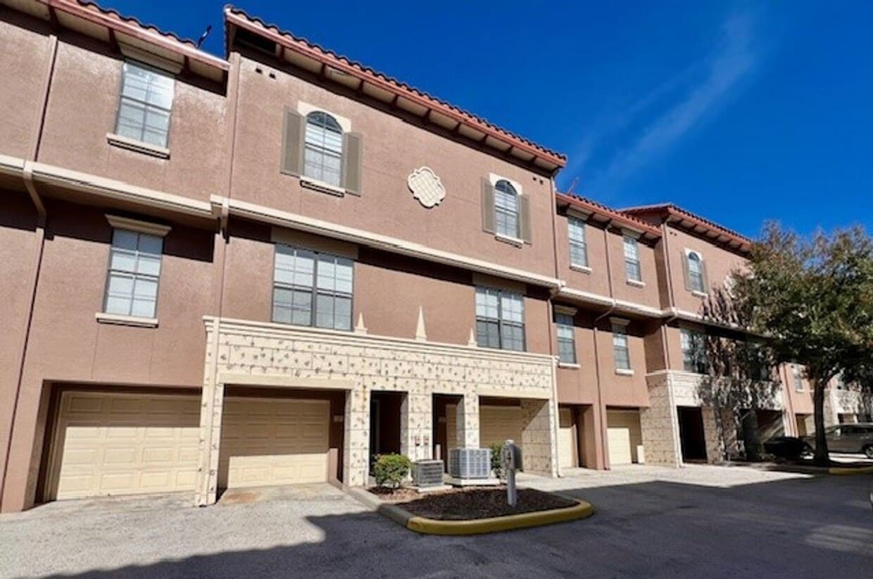 Primary Photo - MOVE IN NOW! RECENTLY REMODELED- Wonderful...