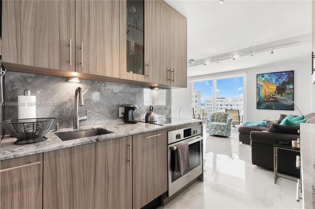 Building Photo - 1255 Collins Ave