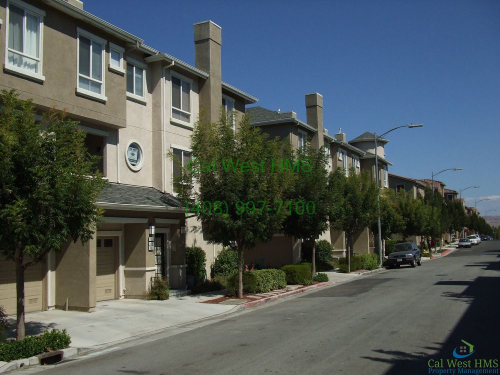 Primary Photo - 493 Tower Hill Ave