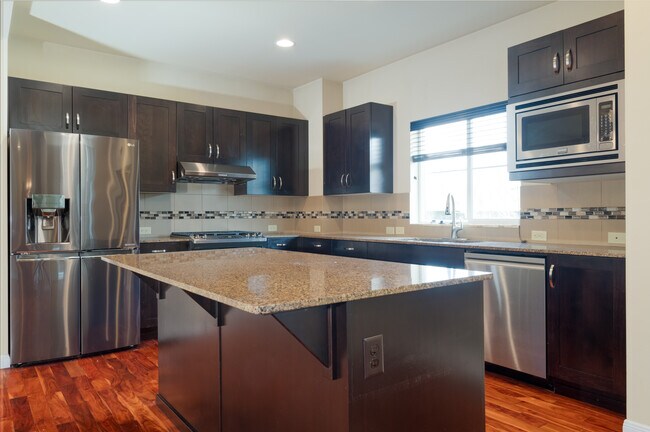 Building Photo - 6733 37th Ave S