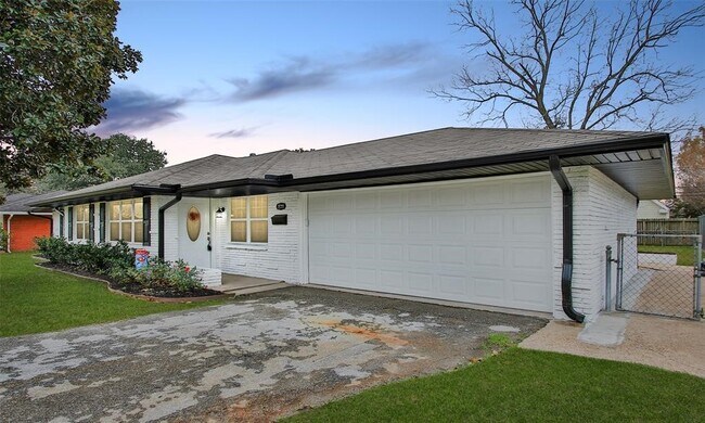 Foto del edificio - 8741 Blankenship Dr
