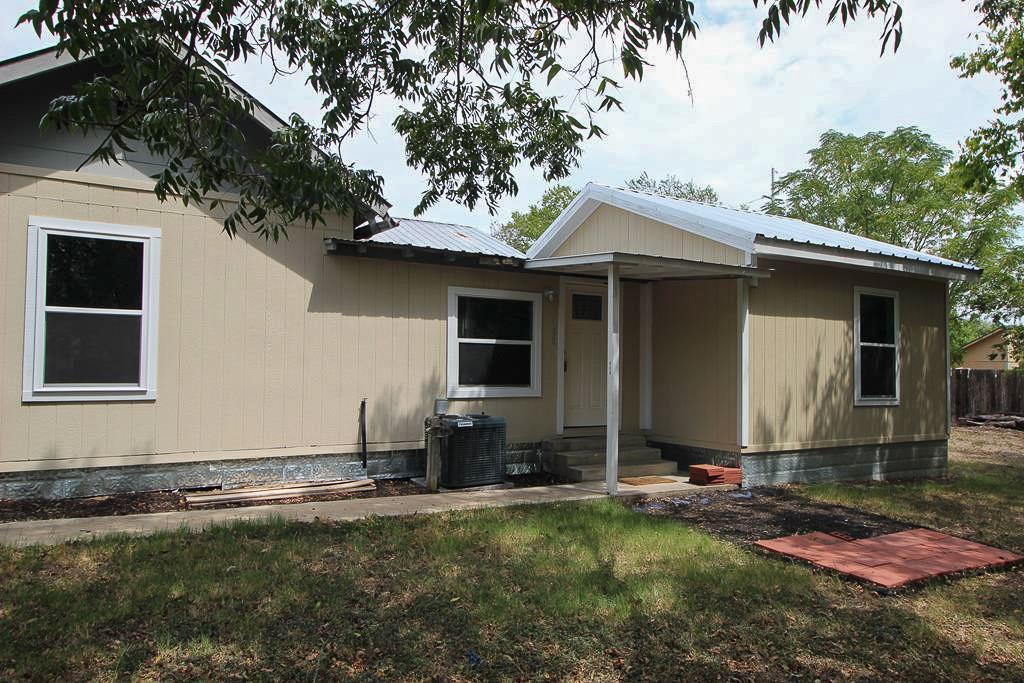 408 San Saba St, Lockhart, TX 78644 Townhome Rentals in Lockhart TX