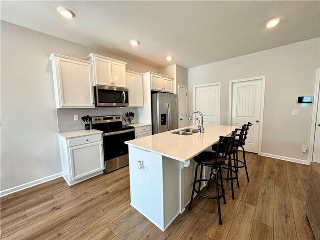 Foto del edificio - Beautiful Townhome Located at The Borough ...