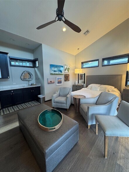 Foto del edificio - 2113 Barbaro Way