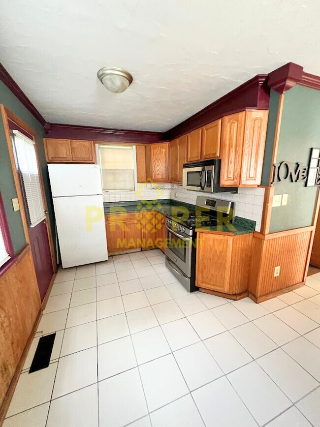 Building Photo - 53 E Parkwood Dr