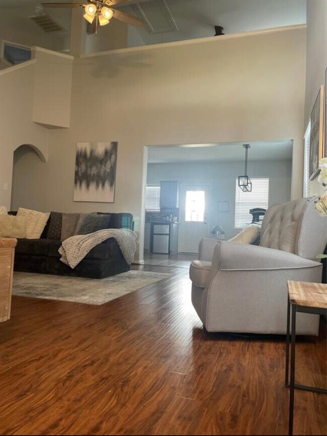 Foto del edificio - 21615 Falvel Sunset Ct