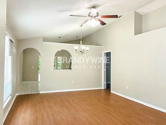 Building Photo - Happy New Year! Move in by 1/15 and get Fe...