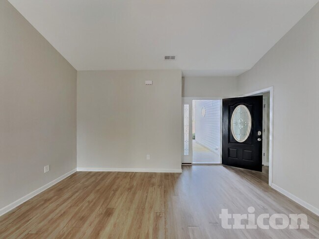 Foto del edificio - 232 Whetstone Dr