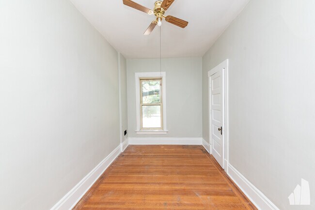 Building Photo - 1531 W Leland Ave