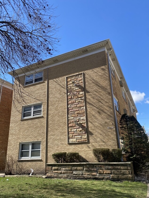 Foto principal - 5230 N Delphia Ave