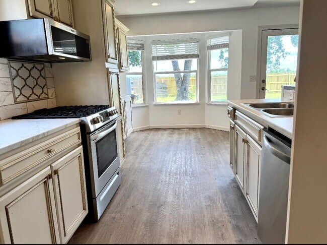 Foto del edificio - Like new!  3/2/2 Country Aire Estates