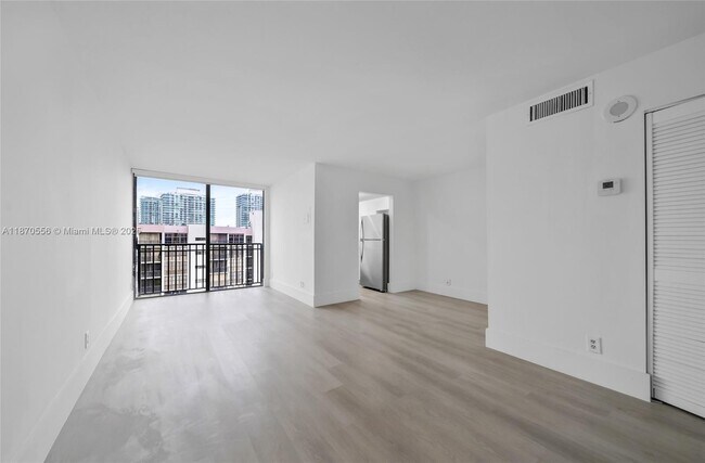 Building Photo - 17021 N Bay Rd