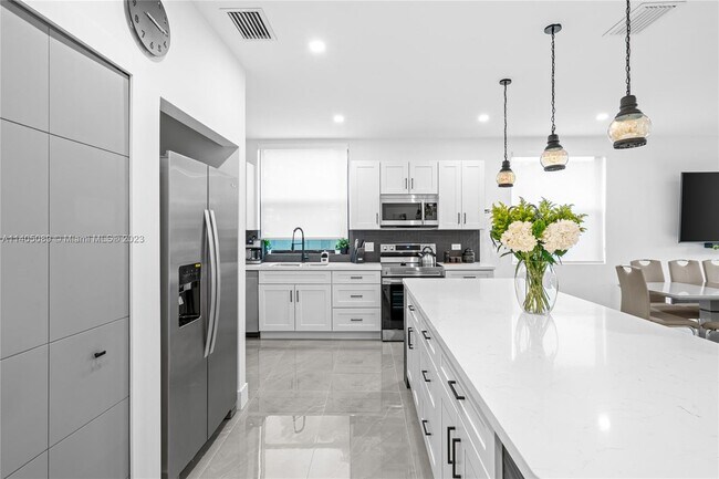 Foto del edificio - 3619 SW 27th St