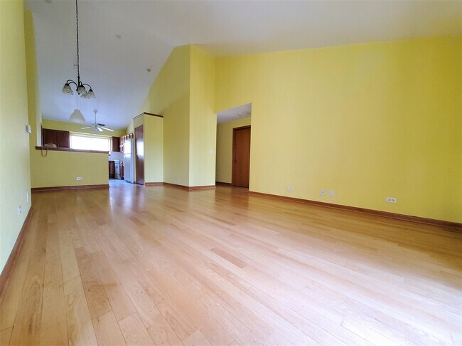 Building Photo - 8710 W Evelyn Ln