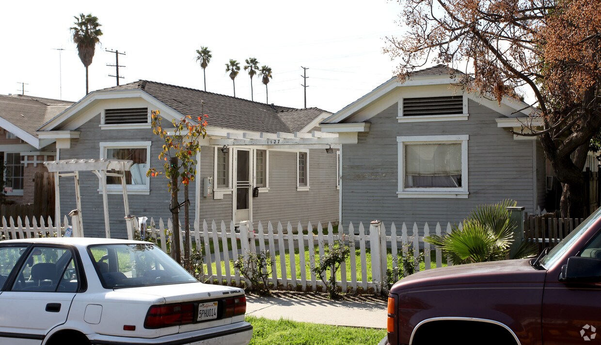 Primary Photo - 1127 Magnolia Ave
