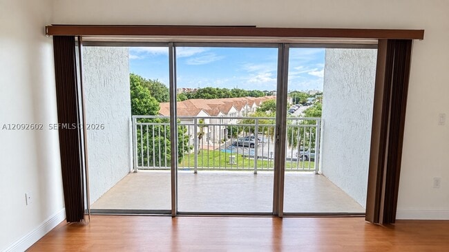 Foto del edificio - 9375 Fontainebleau Blvd