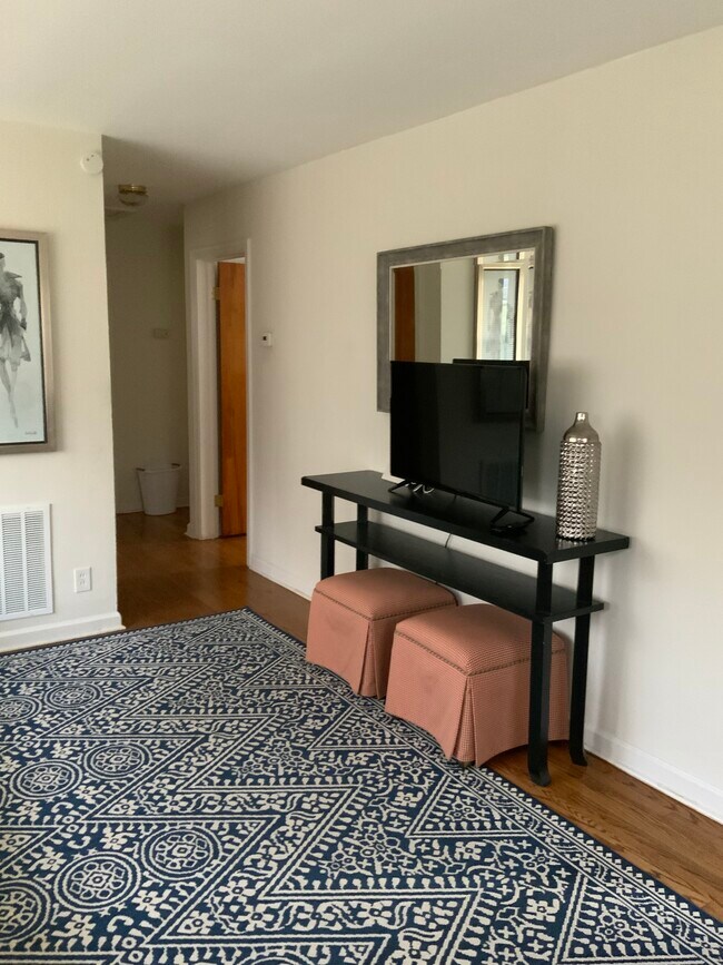 Den - 1230 Floyd Ave SW