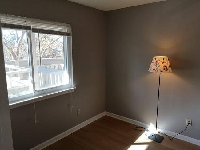 Small bedroom - 2535 Stockbridge Dr