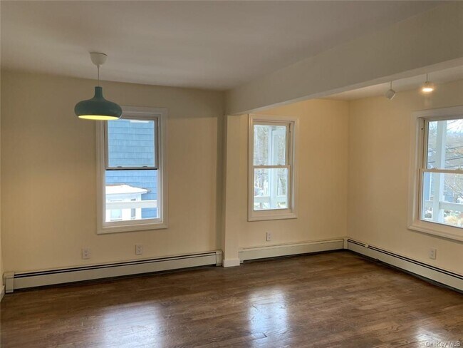 Building Photo - 170 King St