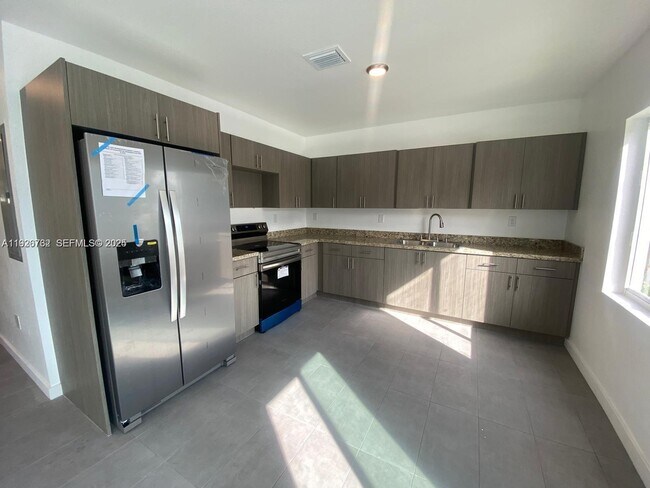 Foto del edificio - 1783 NW 65th St