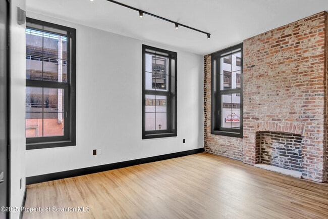 Building Photo - 115 Penn Ave