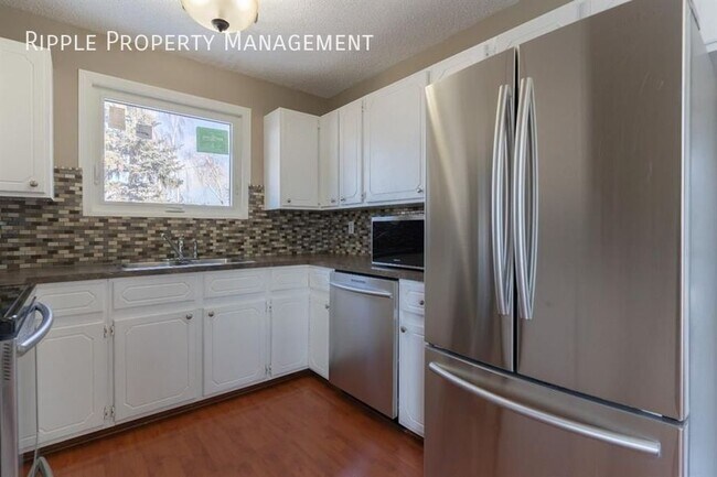 Photo du bâtiment - 50% OFF YOUR FIRST MONTHS RENT! AMAZING SP...