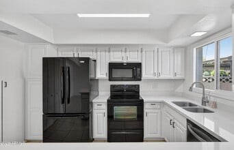 Building Photo - 8548 E McDonald Dr
