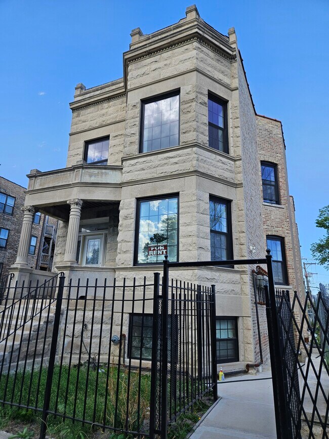 Foto del edificio - 1145 S Independence Blvd