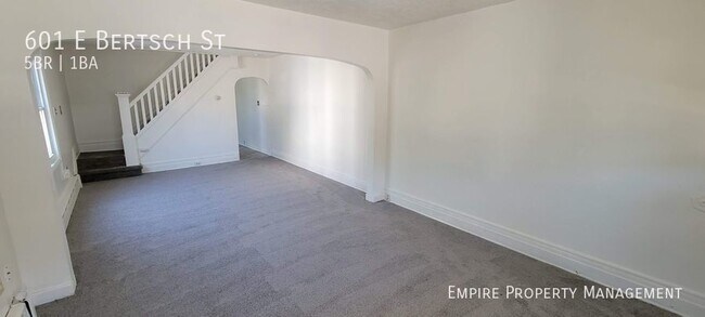 Building Photo - 5 Bedroom / 1.5 Bath Home in Lansford!