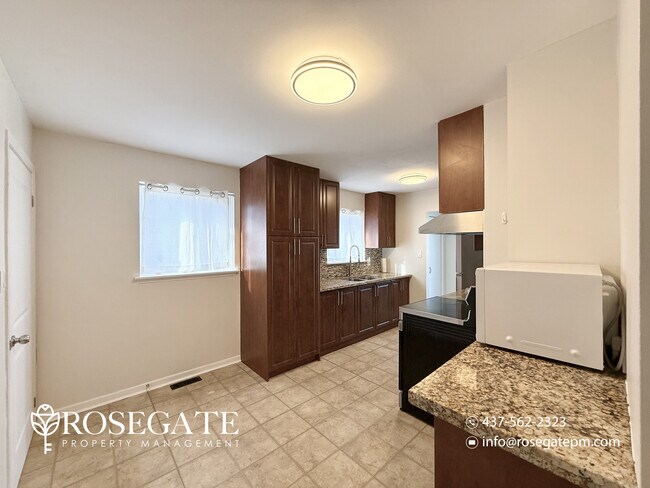 Building Photo - Spacious 3-Bedroom Main Level Home with Internet Included – Scarborough