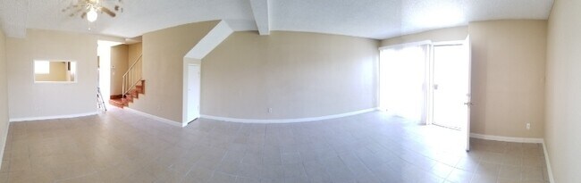 Foto del edificio - 25180 W 5th St
