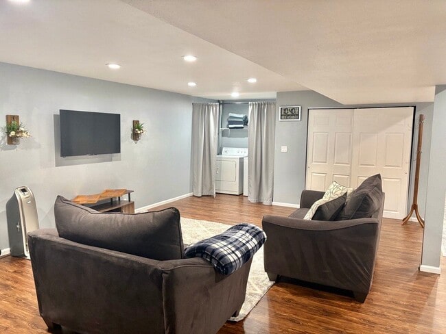 Building Photo - 2512 Hollingbourne Dr