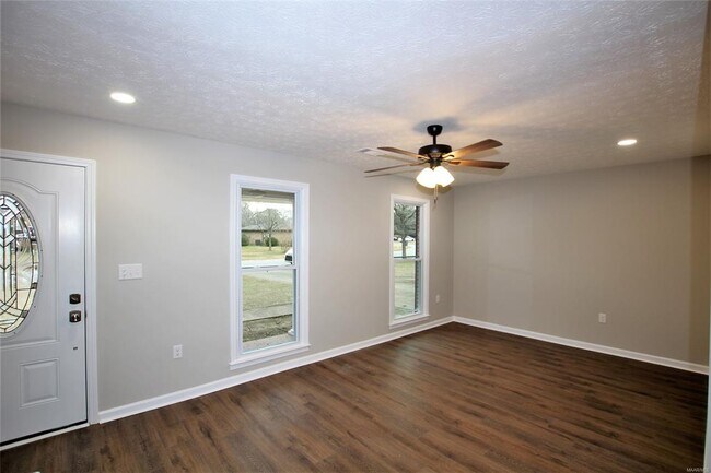 Foto del edificio - 213 Ross Rd