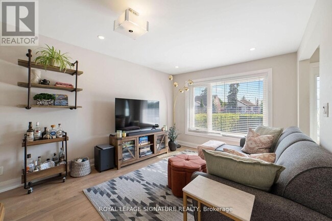 Photo du bâtiment - 1528 Pharmacy Ave