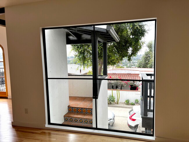 Building Photo - 2561 Hyler Ave