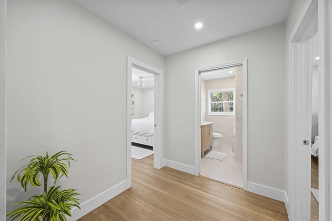 Building Photo - 1714 N Palmway