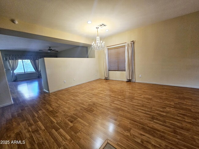 Foto del edificio - 12815 W Mulberry Dr