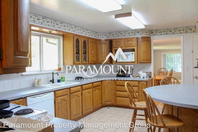 Building Photo - 5 br, 2 bath House - 15 Cornwall Road SW KPS