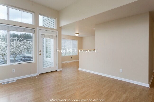 Foto del edificio - Stylish Beaverton Townhome with Attached Garage!