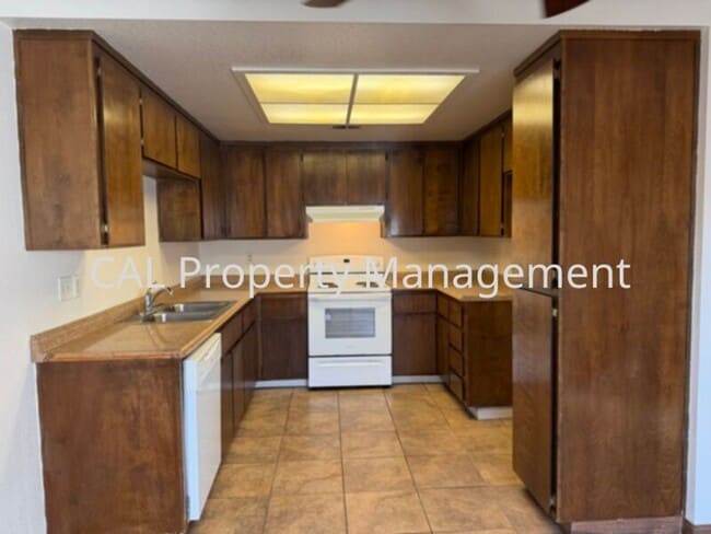 Building Photo - Northgate Village Condo 2 Bed/1 Bath!