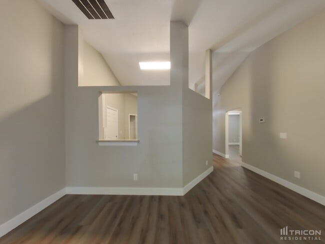 Building Photo - 84092 St James Ct