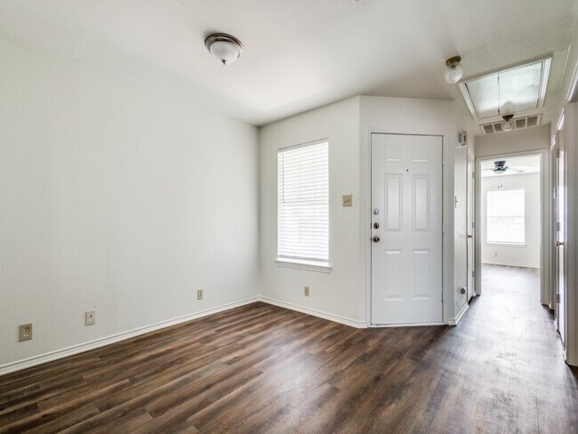 Building Photo - 510 Strata Dr