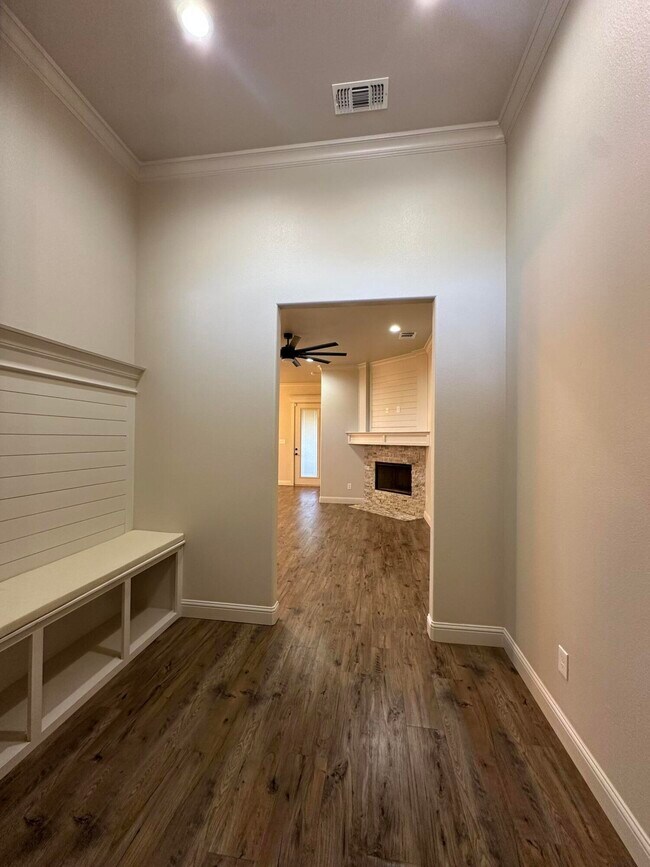 Foto del edificio - 5906 Itasca St
