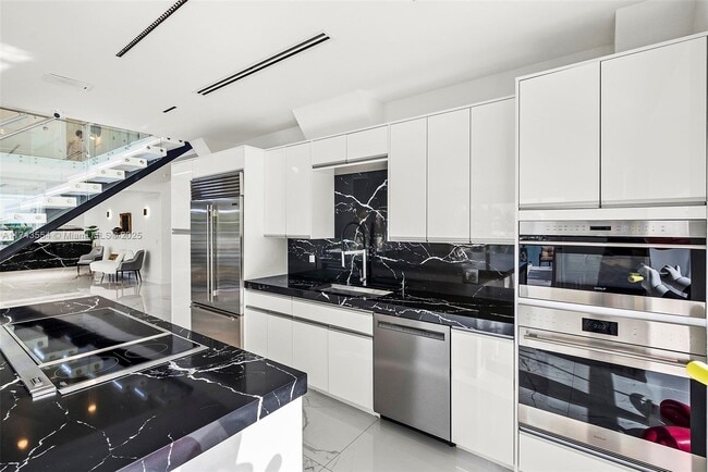 Foto del edificio - 3251 NE 164th St