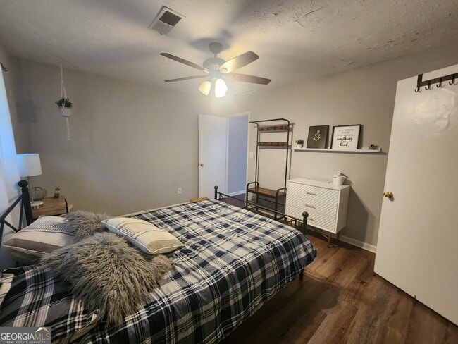 Foto del edificio - 917 Oakview Ave