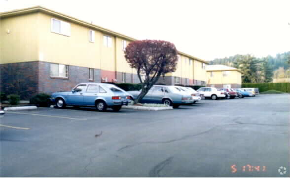 Primary Photo - Holgate Plaza